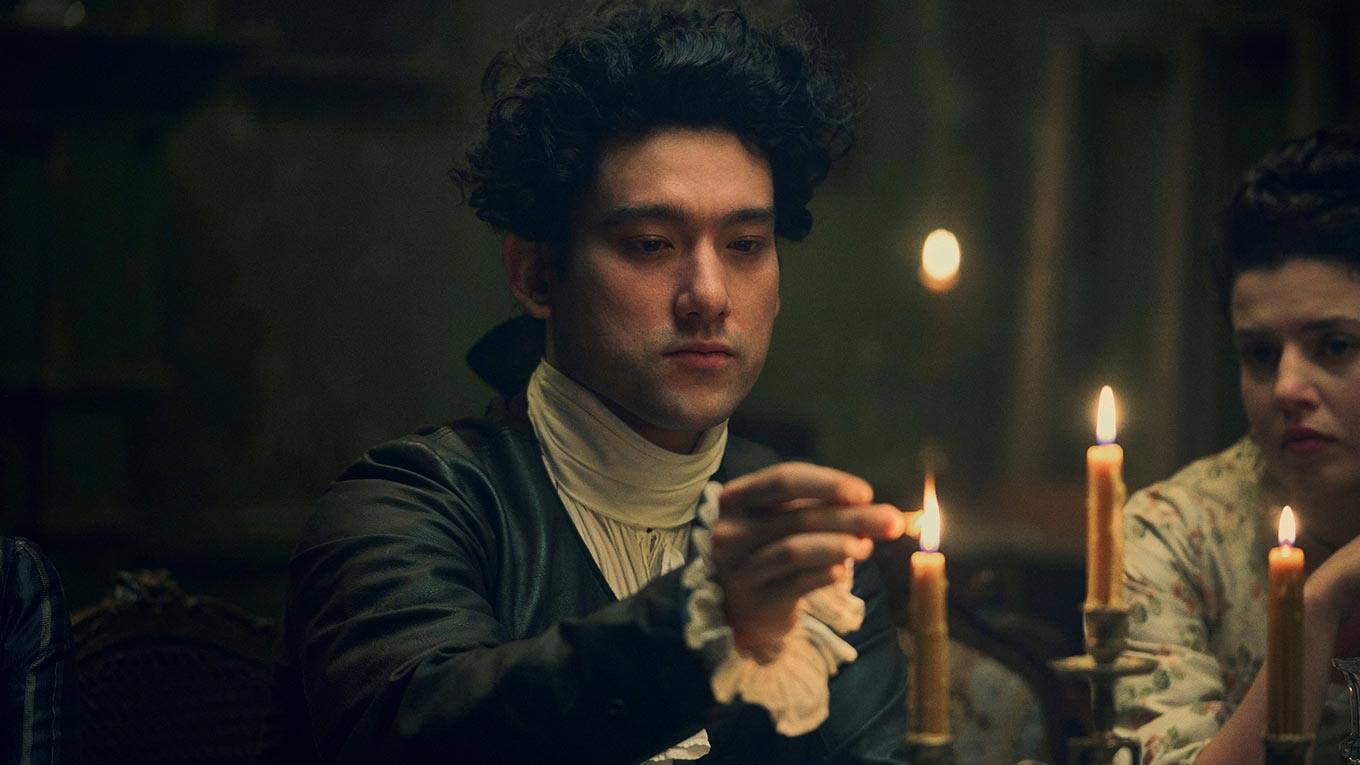 Will Sharpe ist Komponist Mozart in der Sky Orignal Serie " amadeus""="