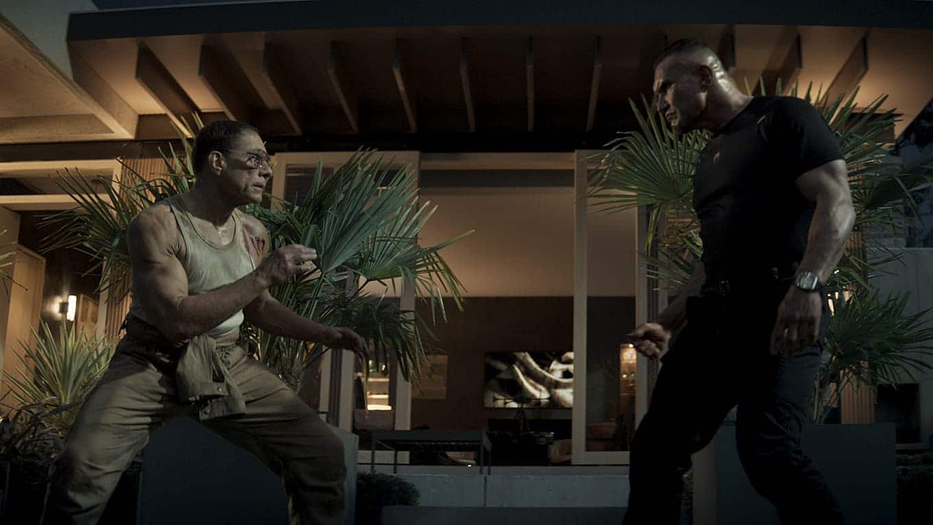 Szenenbild aus dem Film Mission: Gardener – Der grüne Daumen der Rache mit Jean-Claude Van Damme und