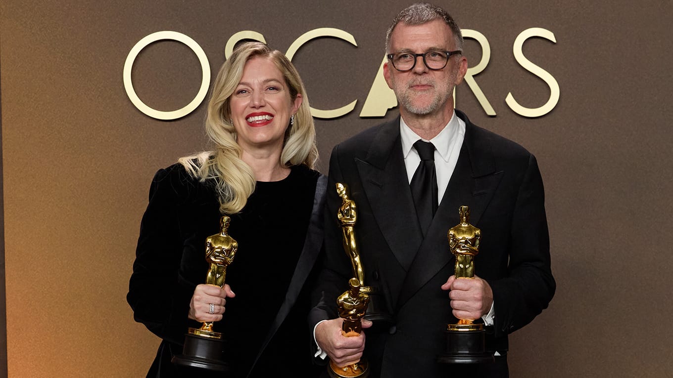 Produzentin Sara Murphy und Regisseur Paul Thomas Anderson freuen sich über insgesamt sechs Oscars für den Film One Battle After Another
