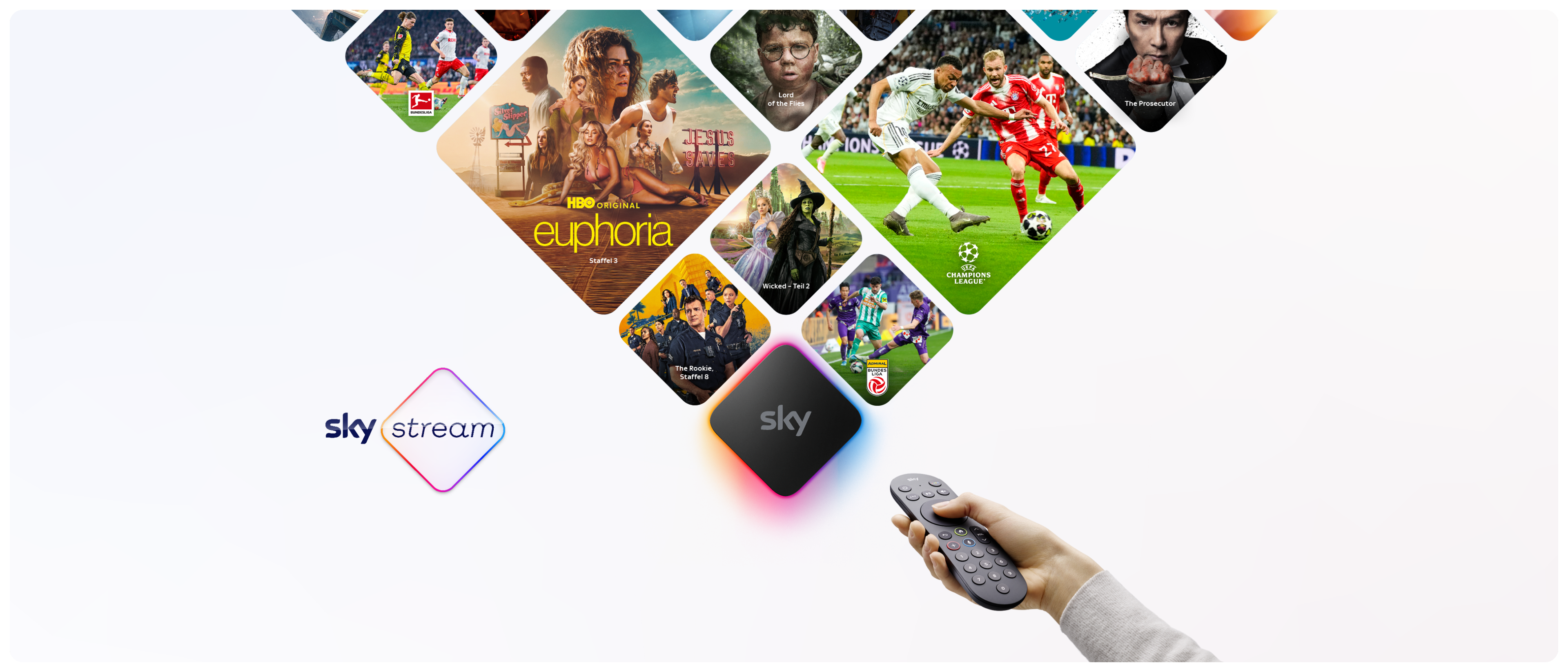 Sky Stream Box auf einer menschlichen Hand, darüber mehrere Kacheln mit verschiedenen Inhalten von Sky.