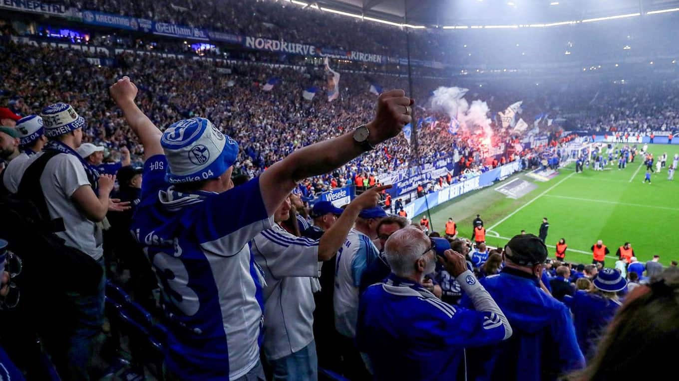 Bild aus dem Fanblock des FC Schalke 04