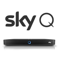 Frontansicht eines Sky Q Receivers unter dem Sky Q Logo.