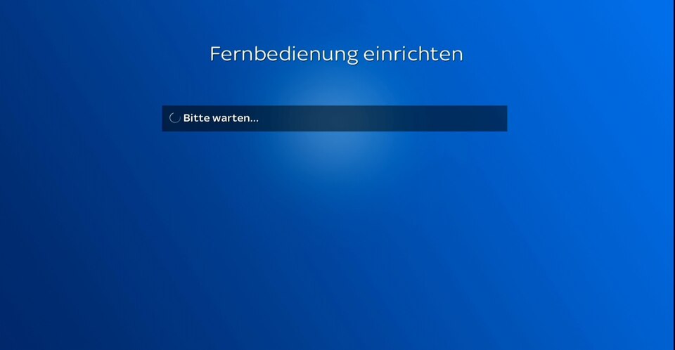 Einrichtungsbildschirm für Fernbedienung mit Text: 'Fernbedienung einrichten'. Bitte warten.