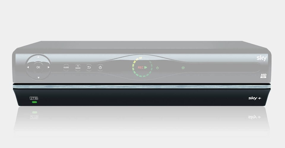 Sky+ HD-Receiver mit Sky+, HD, REC und P213B sowie 2 TB externer Festplatte.