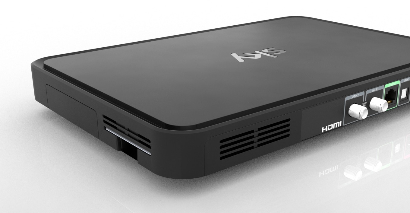 Smartcard-Slot auf der rechten Seite des Sky Q-Receivers, rechts neben der Festplatte; Smartcard eingesteckt.