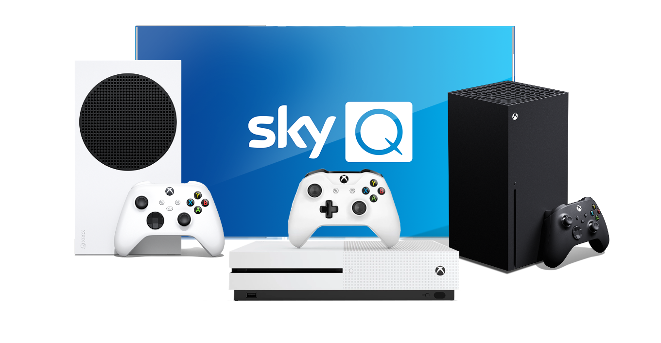 Drei Xbox-Konsolen (Series S, One S, Series X) mit Controllern vor blauem Hintergrund.