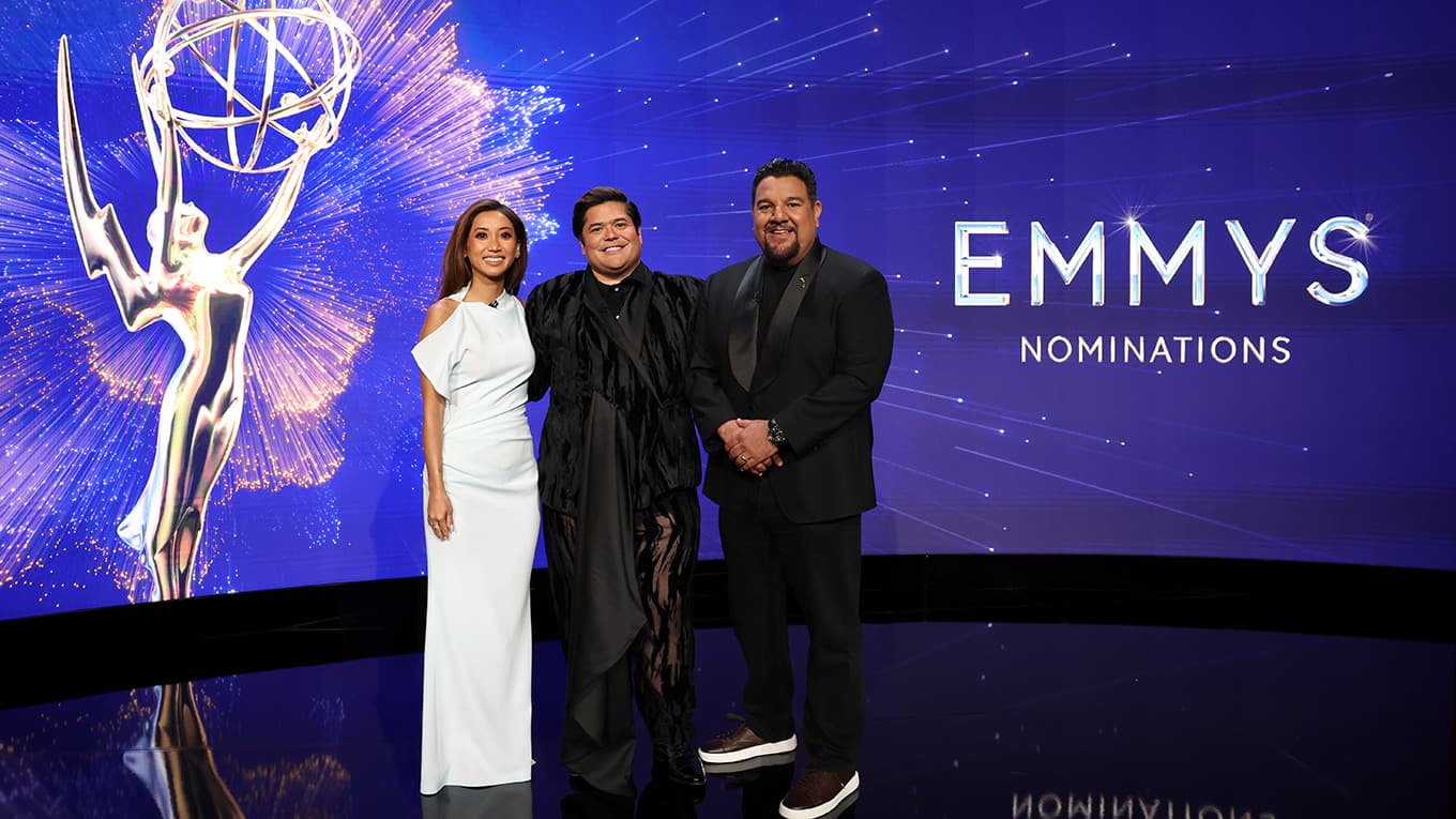 Foto von Schauspielerin und Sängerin Brenda Song und Foto von Sxchauspieler Harvey Guillén