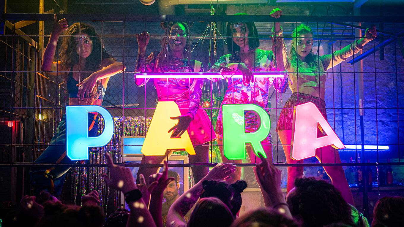 v.l. Hajra (Soma Pysall),  Fanta (Jobel Mokonzi), Rasaq (Roxana Samadi) und Jazz (Jeanne Goursaud)