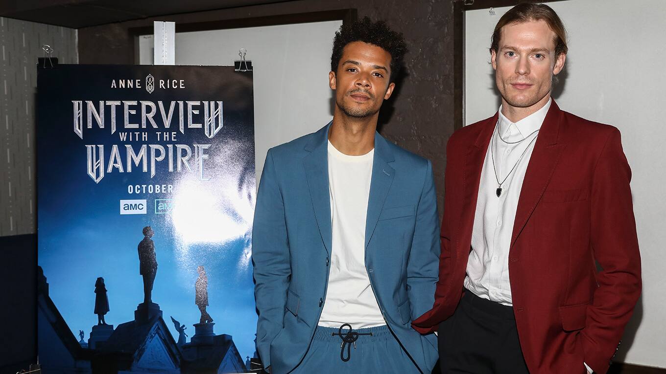 Jacob Anderson (l.) und Sam Reid kehren als Louis und Lestat zurück.