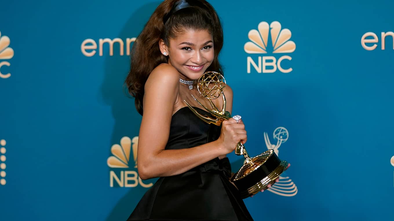 Fotos von Schauspielerin Zendaya mit ihrem Emmy-Awards 2022