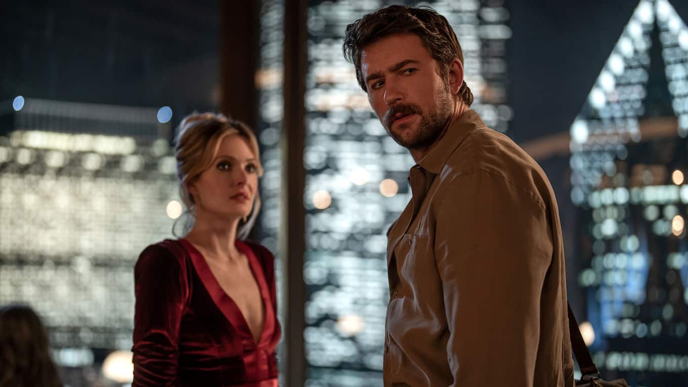 Szenenbild mit Meghann Fahy und Brandon Sklenar aus dem Thriller Drope - Tödliches Date