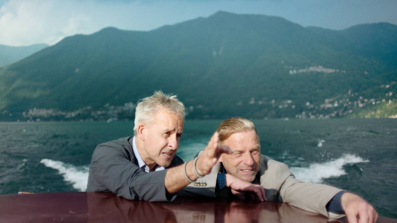 Pierre Littbarski und Thomas Häßler auf dem Comer See in der Doku Ein Sommer in Italien - Die WM 1990