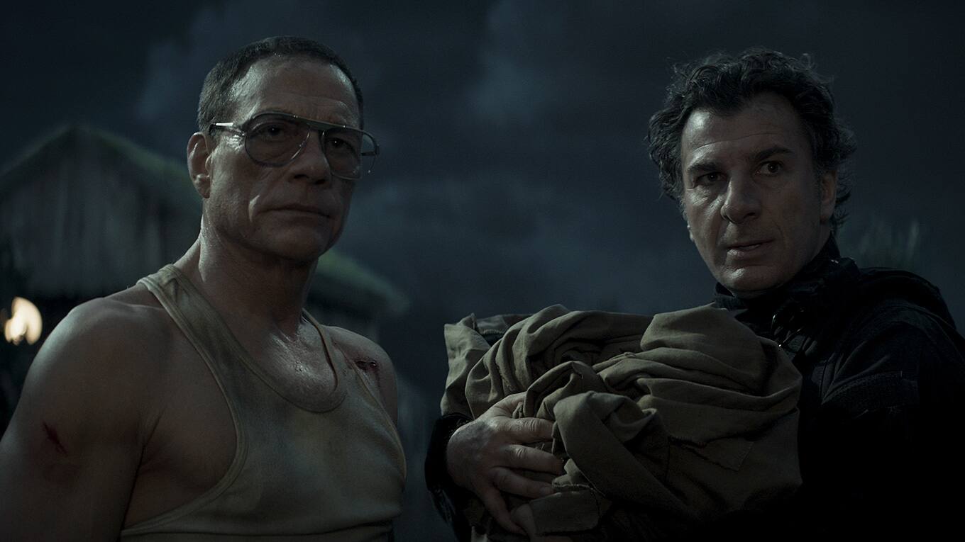 Szenenbild aus der Actionkomödie Mission: Gardener – Der grüne Daumen der Rache mit Jean-Claude Van Damme und Michaël Youn