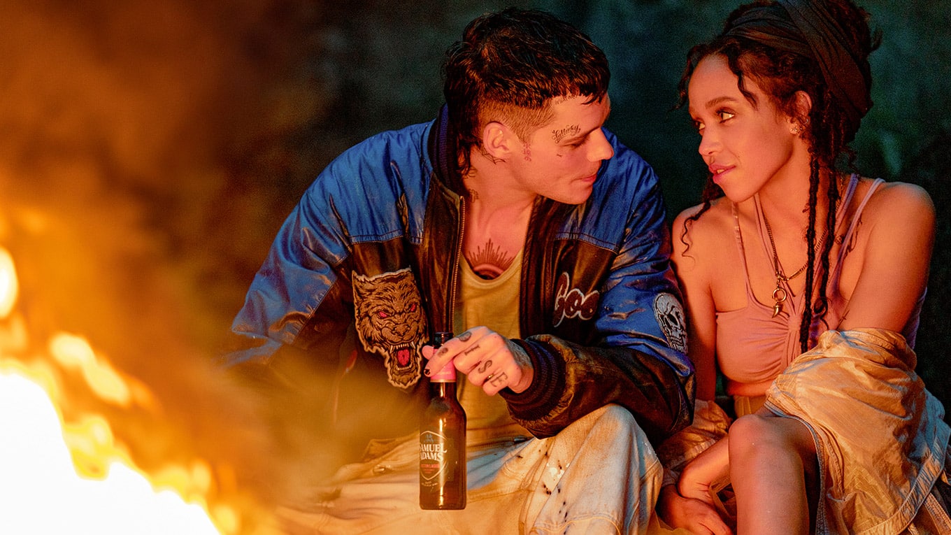 Eric Draven (Bill Skarsgård) und Shelly (FKA Twigs) in 