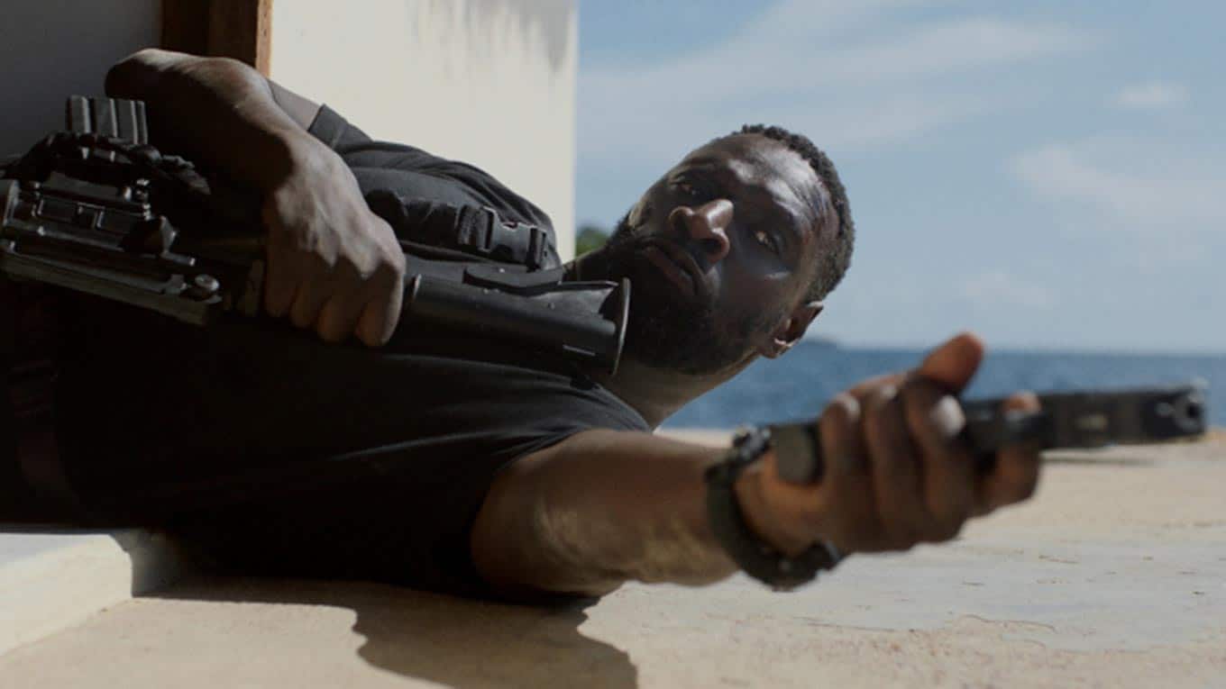 Omar Sy als Agent Isaac in 