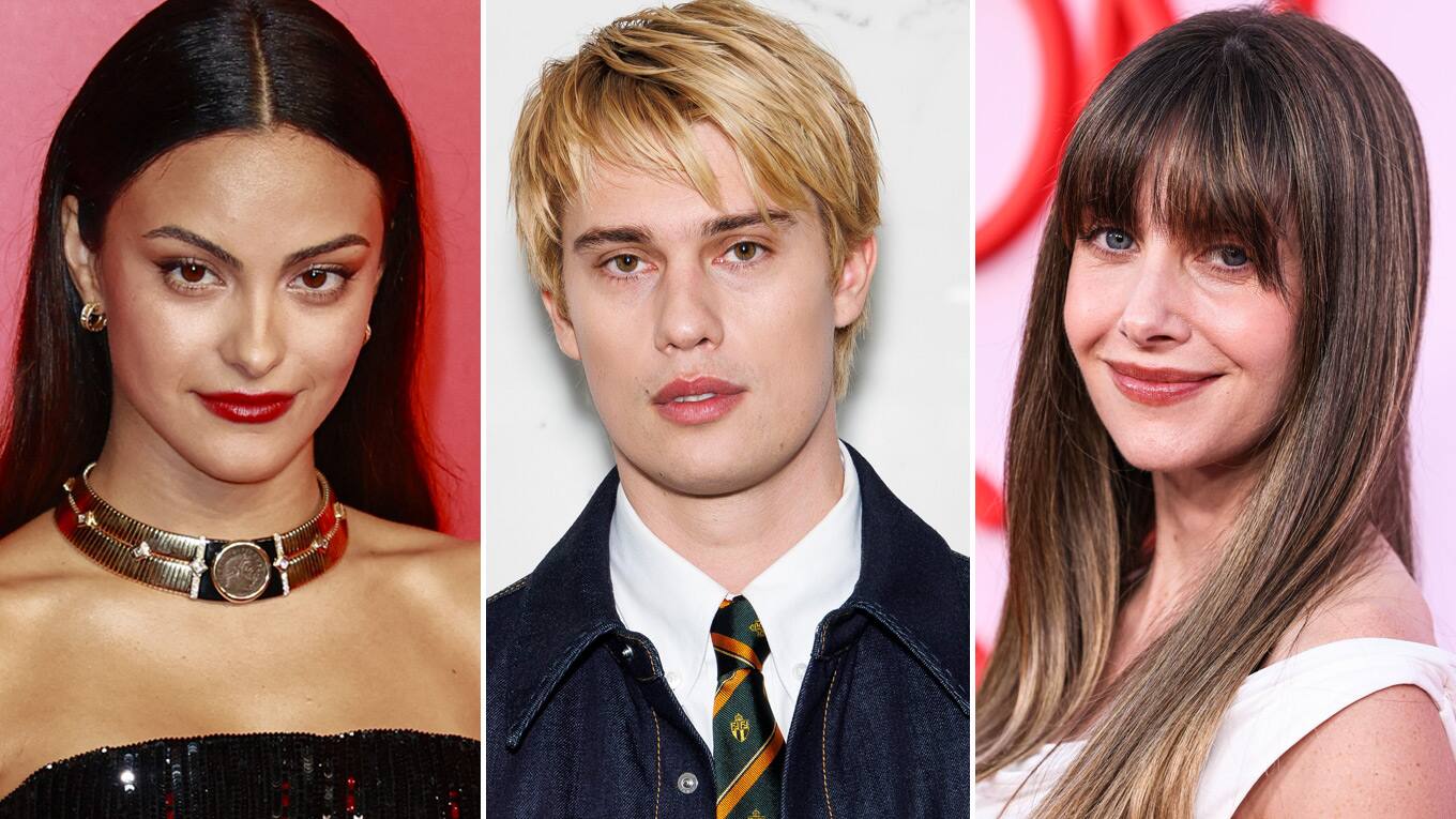 Camila Mendes (links) spielt in 