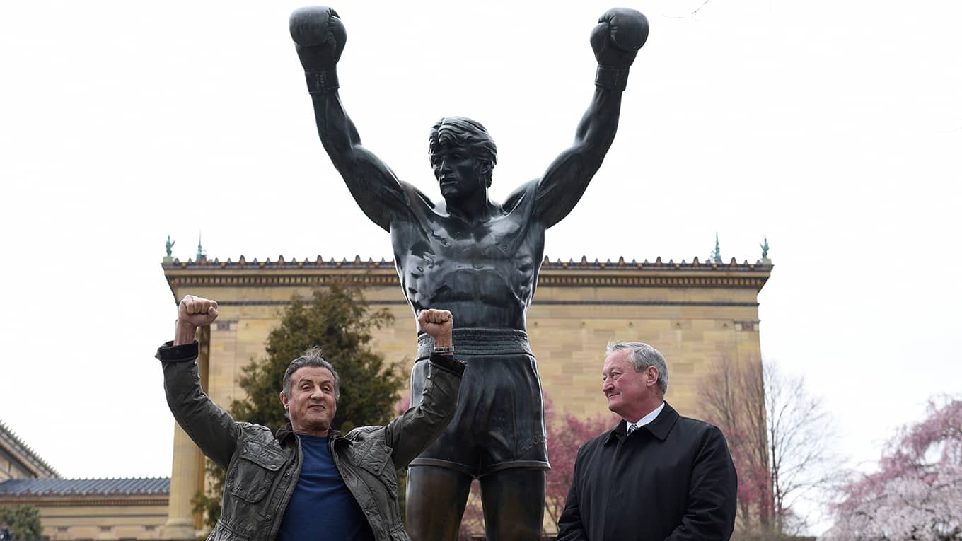 Für Sylvester Stallone (links) und seinen Kultfilm wurde in Philadelphia sogar eine Rocky-Staue errichtet.