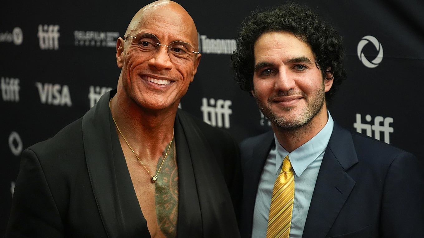 Foto von Schauspieler Dwayne Johnson und Regisseur Benny Safdie