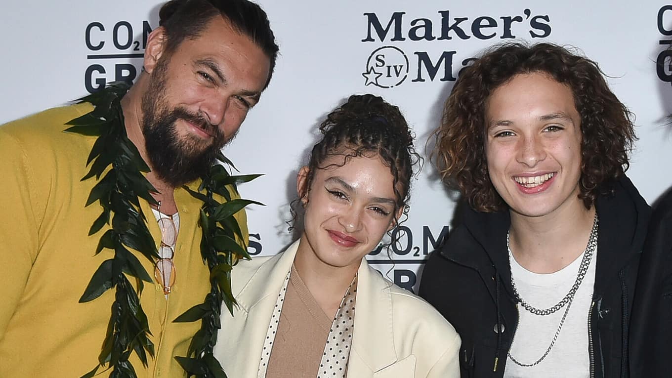 Foto von Schauspieler Jason Momoa mit seinen Kindern Lola Iolani und Nakoa-Wolf