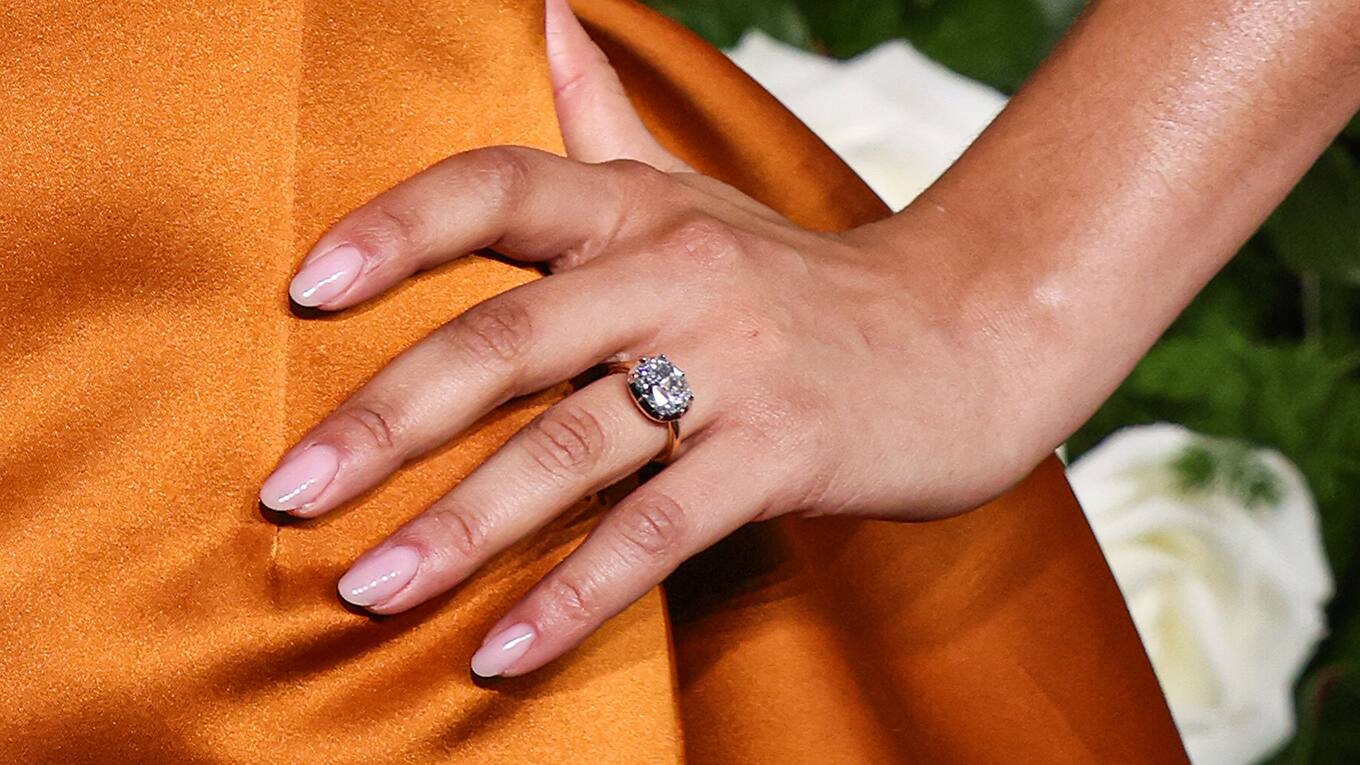 Zendayas vermeintlicher Verlobungsring funkelte bei den Golde Globe Awards 2025