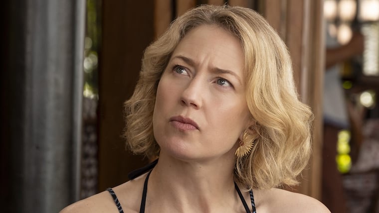 Carrie Coon spielt Laurie in "The White Lotus"