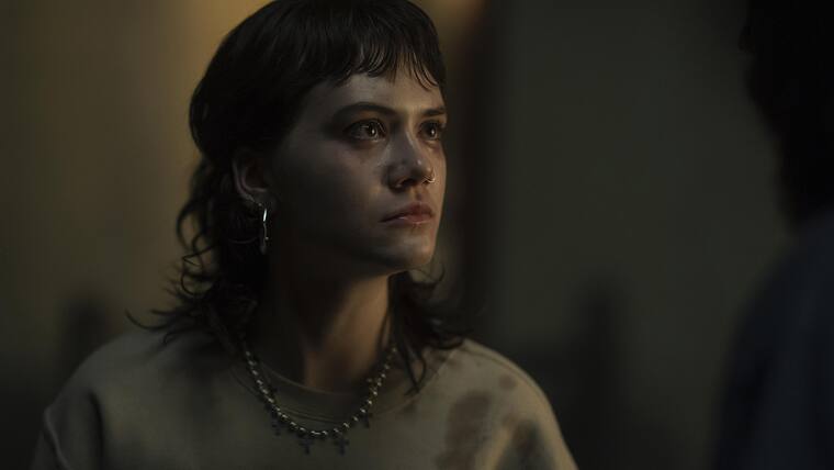 Emilia Jones als Maeve Prendergast in der HBO-Crimeserie Task