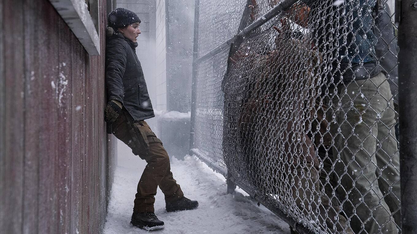 Szenenbild aus The Last of Us Staffel 2 Episode 2 mit Kaitlyn Dever als Abby