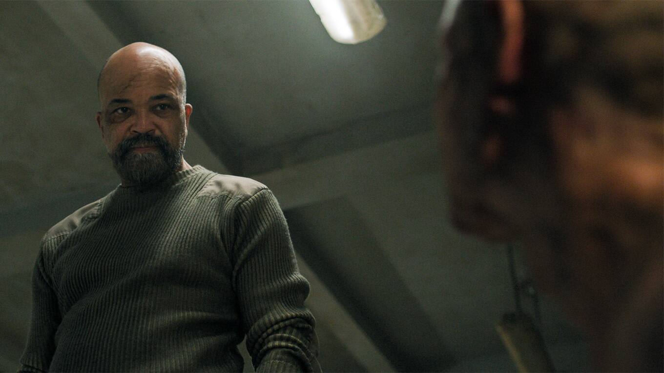 Szenenbild aus The Last of Us Staffel 2 Episode 4 mit Jeffrey Wright als Isaac